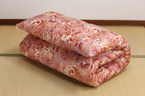 木綿綿入り布団（ピンク系柄）