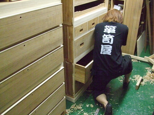 布団の良さを最大限ひきだす特許取得の「組子ベッド」 布団の良さを最大限ひきだす特許取得の「組子ベッド」